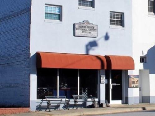 Saluda Museum with sign